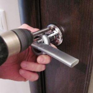 Мастер по обслуживанию замков! Meșter Lăcătuș.