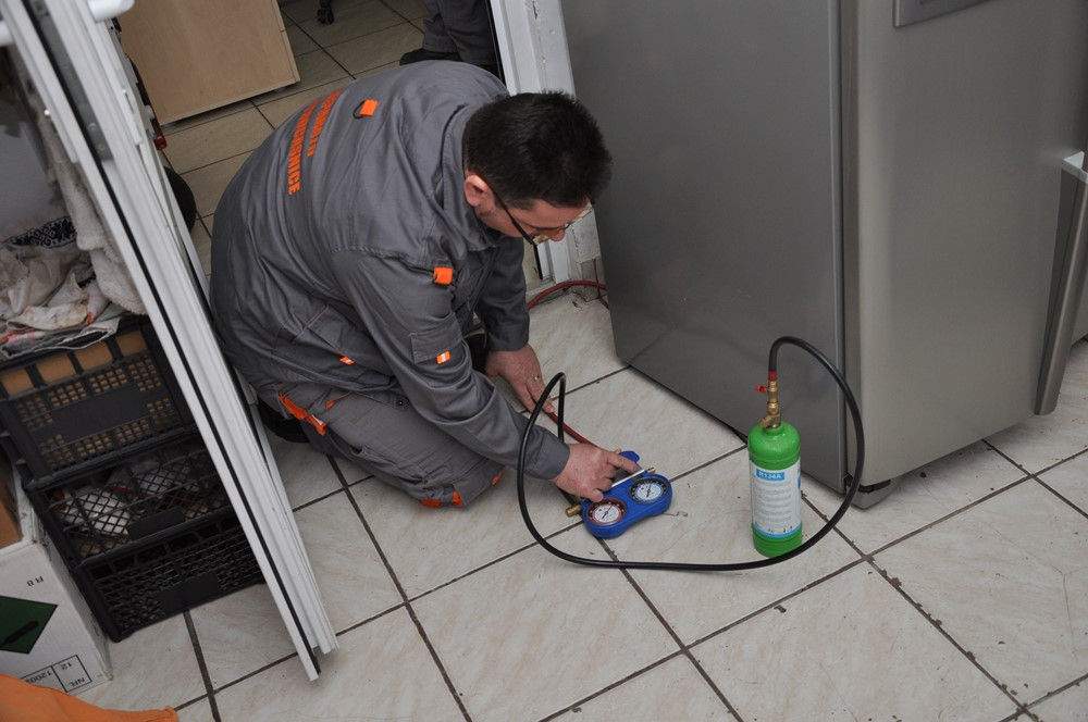 Reparații rapide frigidere și congelatoare – Fără zile libere