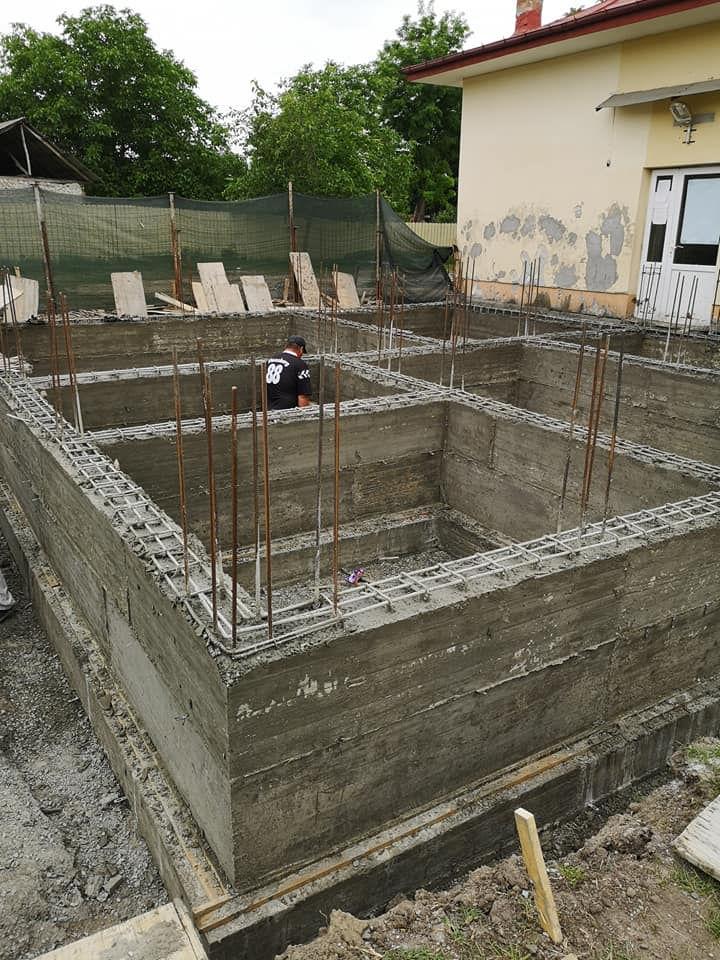 Ridicam case de la 0