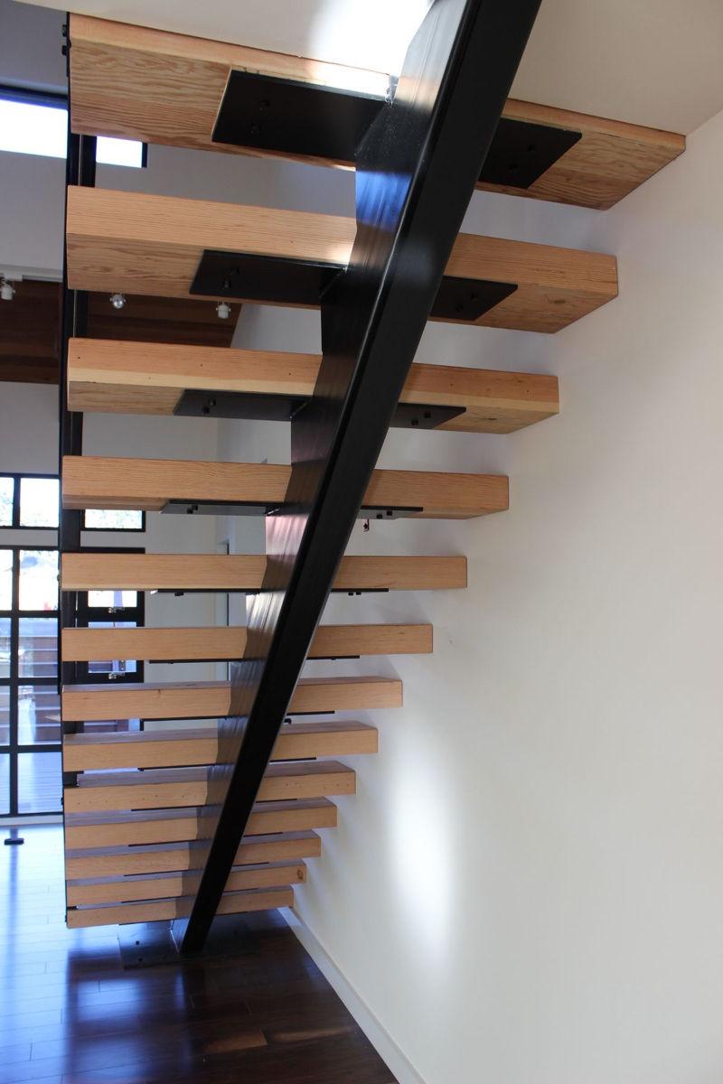 Scari personalizate la preturi avantajoase, confectionam la commanda dar avem si gata!